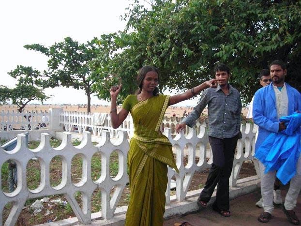 livingstatues_2 copy.jpg - A walk along the Marina - Living Statues of Chennai, coordinated by the World Storytelling Institute